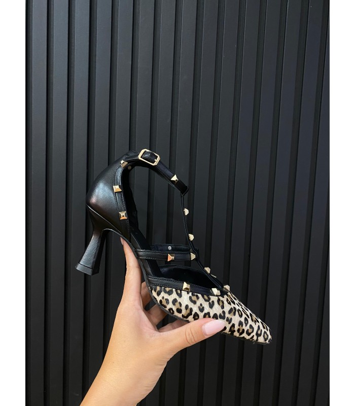 ZAPATOS MODELO ROCKSTUD LEOPARDO