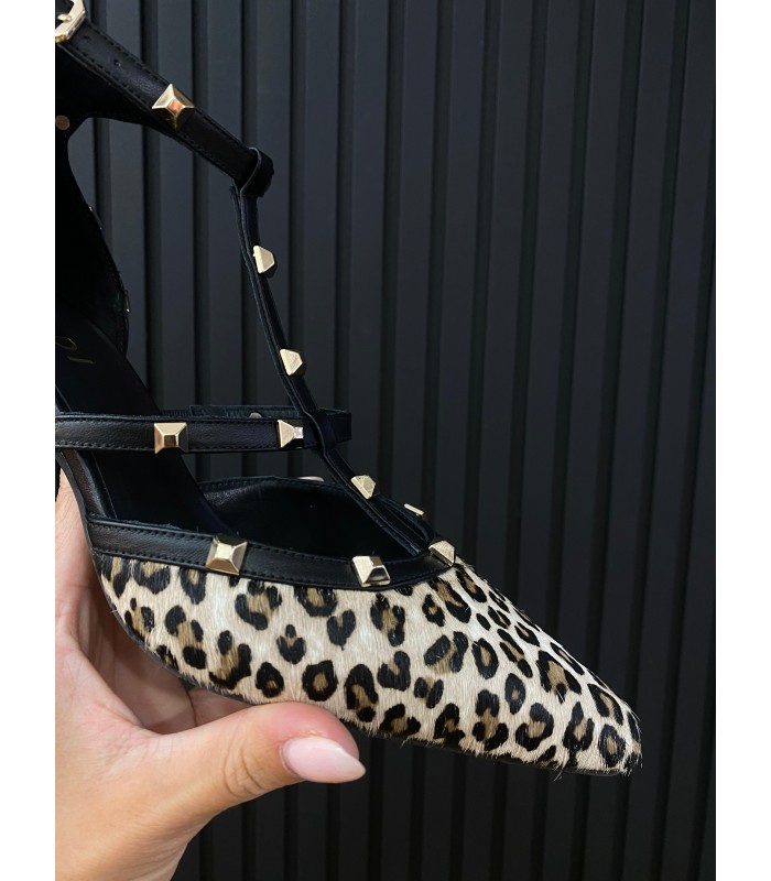 ZAPATOS MODELO ROCKSTUD LEOPARDO