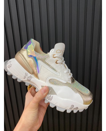 SNEAKERS MODELO CHIC