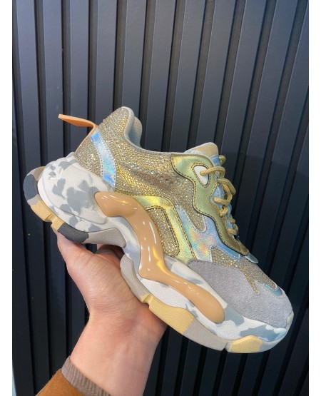 SNEAKER MODELO CANELA